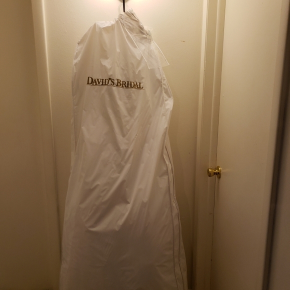 White wedding dress - Picture 6 of 6